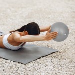 Mini piłka gimnastyczna do pilates rehabilitacyjna 25cm z pompką ręczną, kolor szary , REBEL ACTIVE